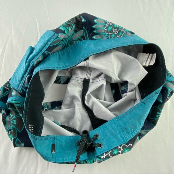 Quicksilver black & teal palm floral print boardshorts, 31 - Picture 7 of 16